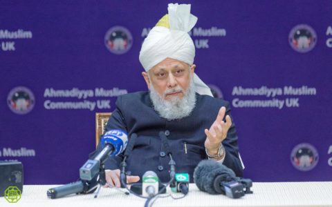 Head of Muslims Calls for a Curb on Arms Trade