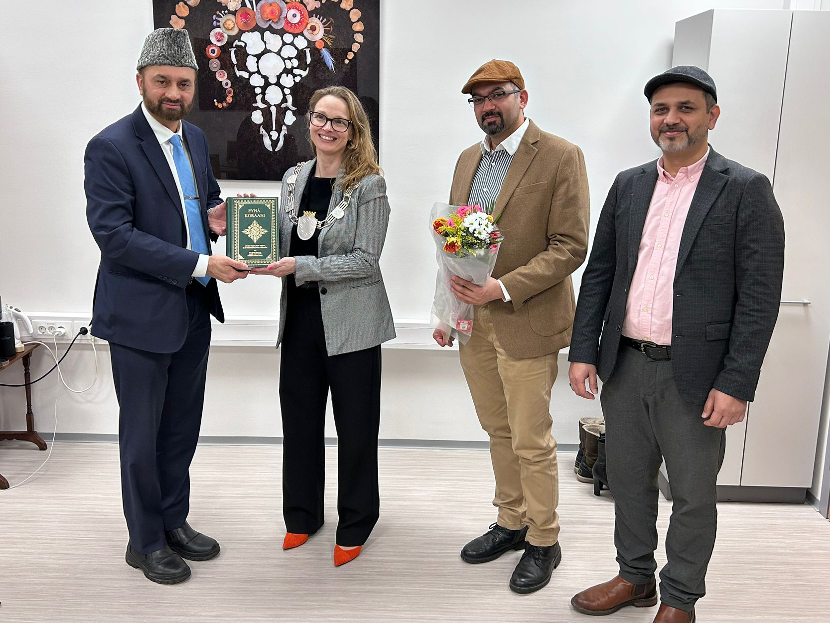 Ahmadiyya Muslim Jamaat Suomen Imam Shahid Kahloon levittää rauhan ja uskontojen välisen vuoropuhelun sanomaa ympäri maata.